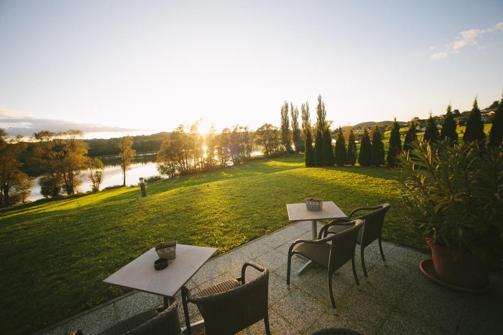 Siker B&B Hotel Pernica Exterior photo