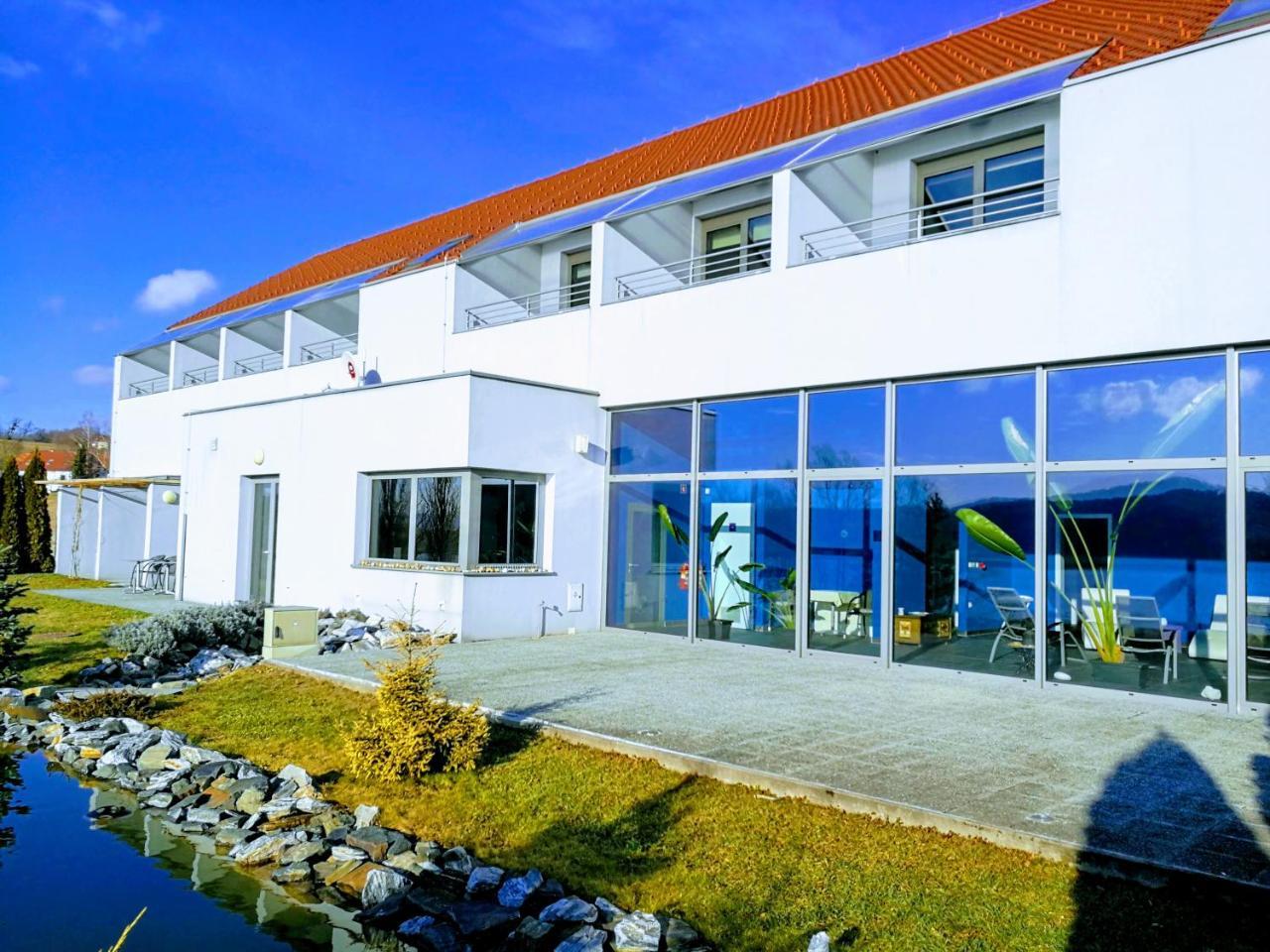 Siker B&B Hotel Pernica Exterior photo